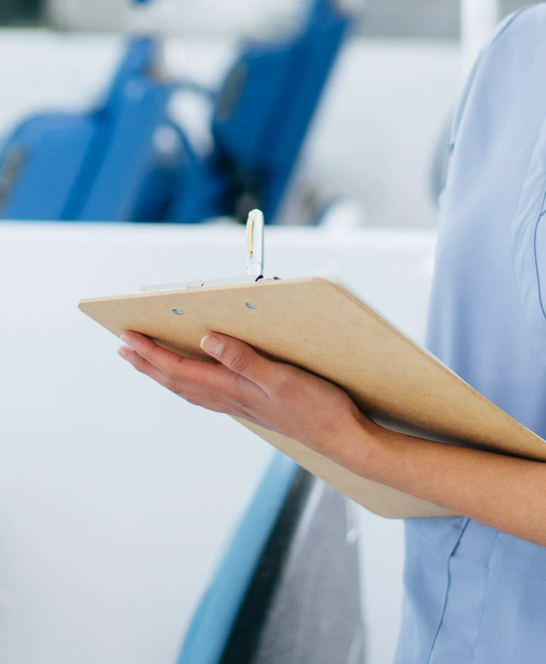 pielęgniarka z notesem